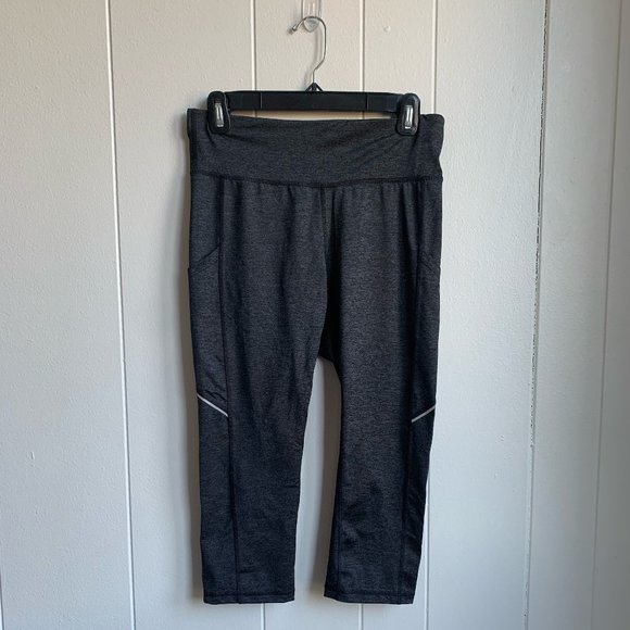 Xersion Capri Cut Gray Silver Leggings 